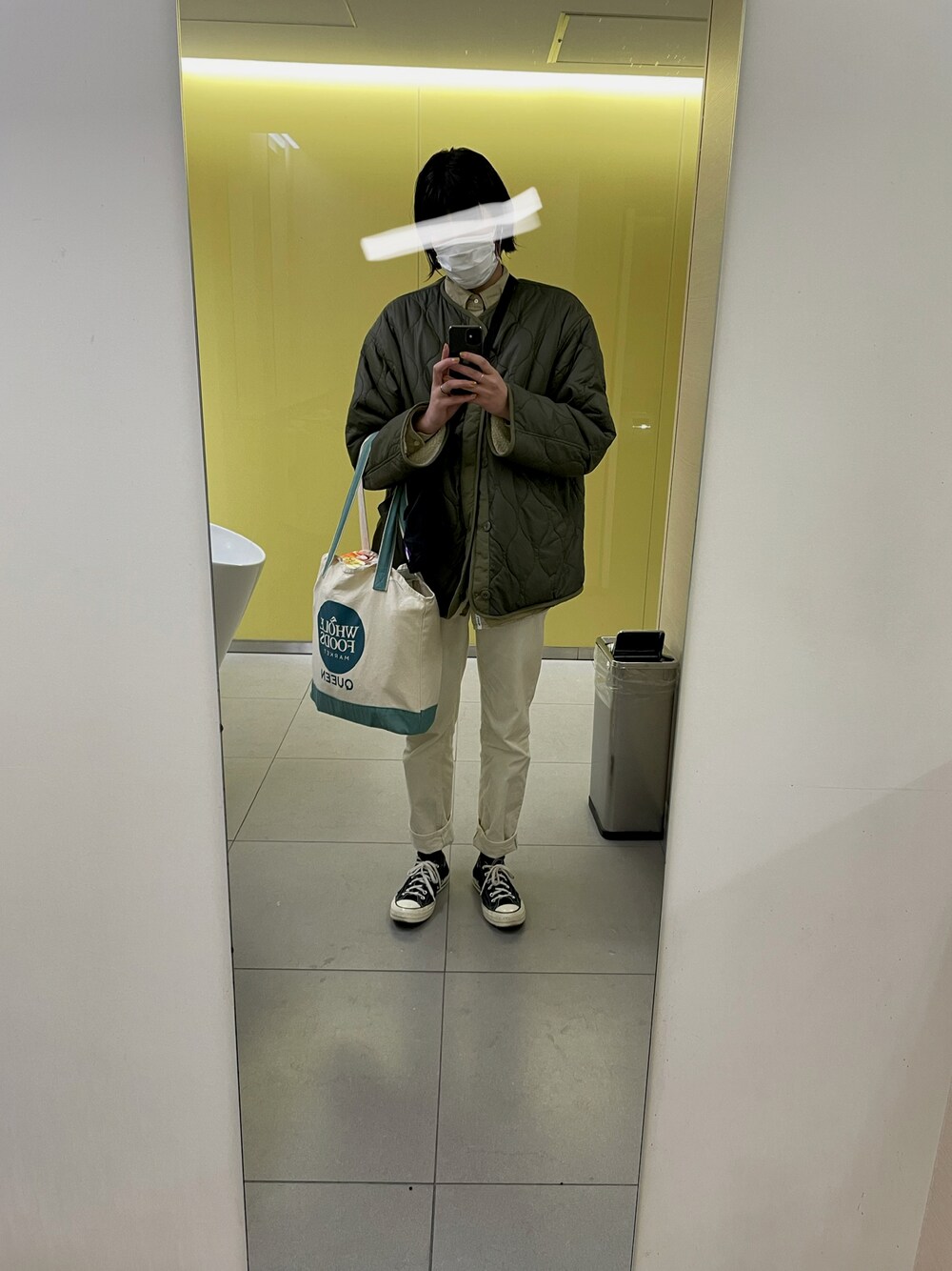 「カジュアル、カーキ、白パンツ、コーデュロイ、シャツスタイル、コンバース、チャックテイラー」｜「nanamicaのアイテム（シャツ/ブラウス、ベージュ系）」を使った、shuさん（レディース・173cm）の冬コーディネートの1枚目の写真