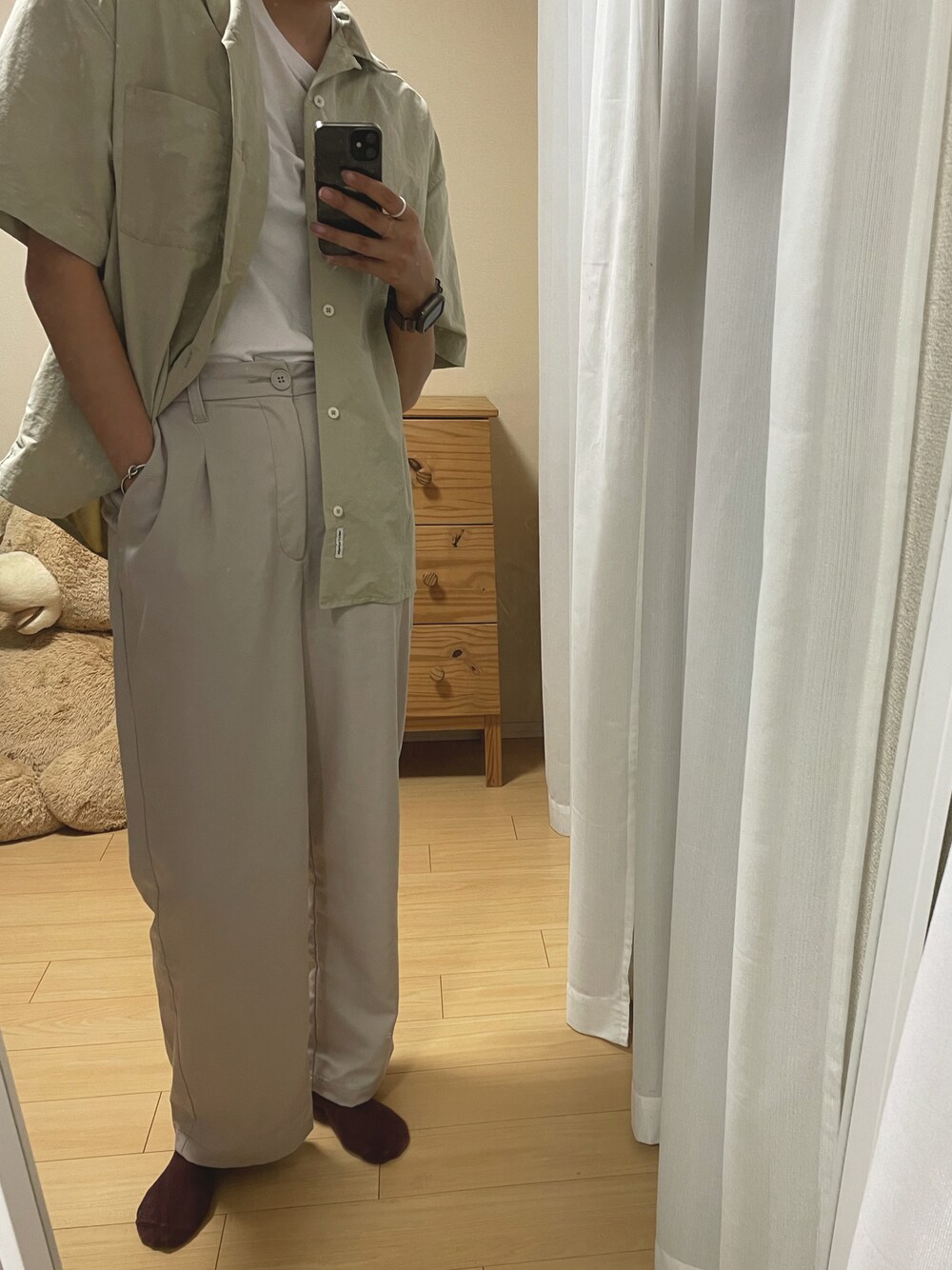「ベージュ、ワントーンコーデ、シャツスタイル、カジュアル」｜「H&Mのアイテム（その他パンツ、ベージュ系）」を使った、shuさん（レディース・173cm）の夏コーディネートの1枚目の写真