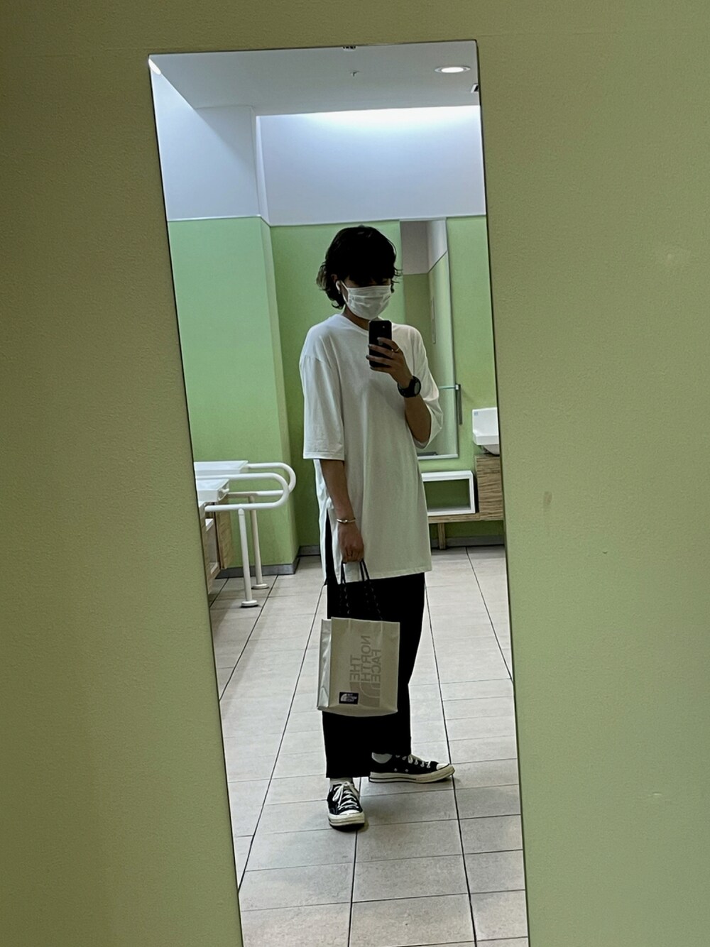 「カジュアル、シンプル、夏、大人カジュアル、カジュアルコーデ」｜「MXPのエムエックスピー ウィメンズ Ｔシャツ /ファインドライ ハーフスリーブプルオーバー（Tシャツ/カットソー、ホワイト系）」を使った、shuさん（レディース・173cm）の夏コーディネートの1枚目の写真