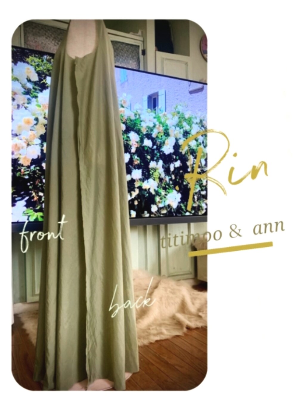 グリーン系のファッション雑貨を着用したレディースの夏コーディネートの1枚目の写真