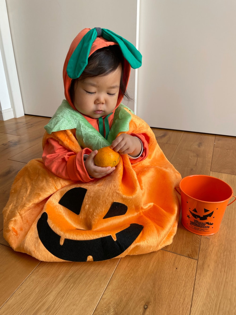 「ハロウィン、赤ちゃん、ダイソー、ベビーコーデ、かぼちゃ、韓国こども服、おしゃれさんと繋がりたい、ハッピーハロウィン、歳の差兄妹、おばけかぼちゃ、wearhalloween2021、フルーツロンパース、オレンジロンパース」｜「DAISOのアイテム（その他、オレンジ系）」を使った、kiccham☆さん（キッズ・70cm）の秋コーディネートの1枚目の写真