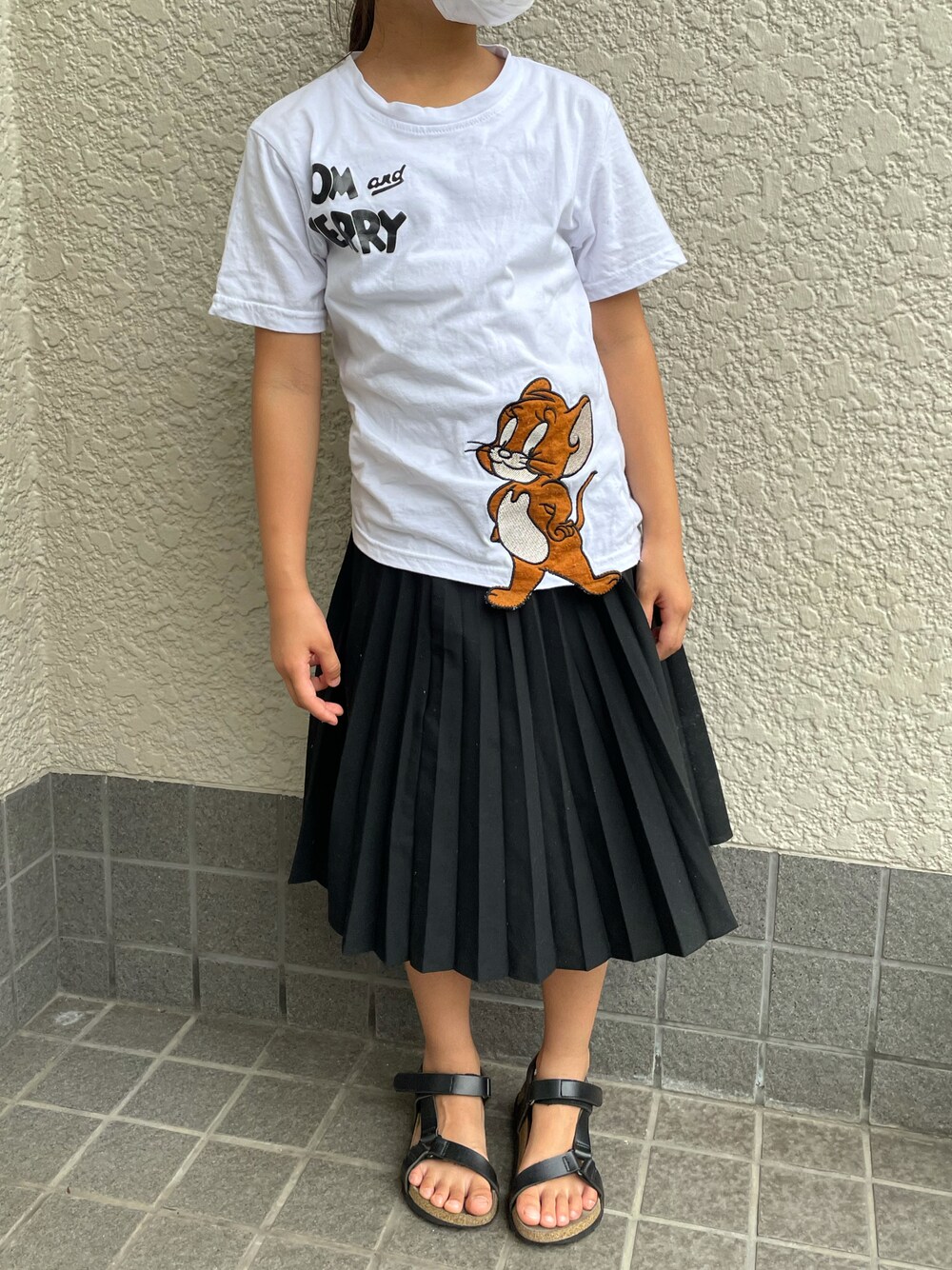 「プチプラ、キッズコーデ、おんなのこ、トムとジェリー、ラフ、おしゃれさんと繋がりたい」｜「韓国子ども服のアイテム（Tシャツ/カットソー、ホワイト系）」を使った、kiccham☆さん（キッズ・122cm）の秋コーディネートの1枚目の写真