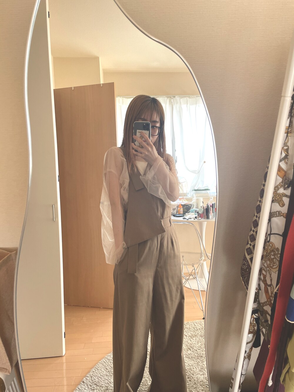 「カフェコーデ、カフェスタイル、友達とカフェ、友達とランチ、きれいめカジュアル、おとなっぽい、アツいコーデ全部見せ」｜「RUKAHIのアイテム（つなぎ/オールインワン、ベージュ系）」を使った、NATSUさん（レディース・155cm）の夏コーディネートの1枚目の写真