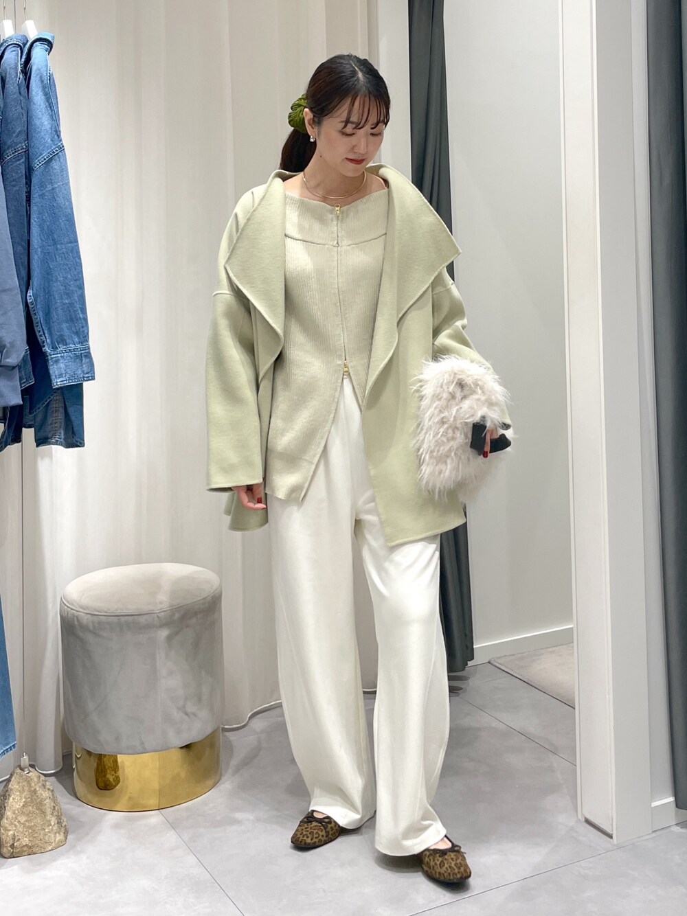 「最近のいい感じコーデ、冬アウター、ハーフコート、カラーコート、高身長、ニット、フロントジップ、パンツスタイル、楽ちんコーデ、カジュアルコーデ、大人カジュアル」｜「DouDouのハンドメイドミドル丈コート（その他アウター、グリーン系）」を使った、DouDou_serikaさん（レディース・167cm）の冬コーディネートの1枚目の写真