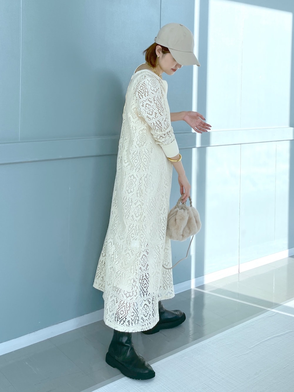 「きれいめカジュアル、ワンピース、レース、レースワンピース、結婚式、結婚式二次会スタイル、２ＷＡＹ、キャップ、高身長女子、オトナカジュアル」｜「DouDouのレース2WAYワンピース（ワンピース、ホワイト系）」を使った、DouDou_serikaさん（レディース・167cm）の秋コーディネートの1枚目の写真