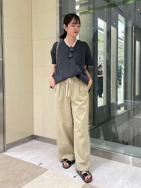 「アイテム（デニムパンツ、ベージュ系）」を使った、DouDou_serikaさん（レディース・167cm）の秋コーディネート