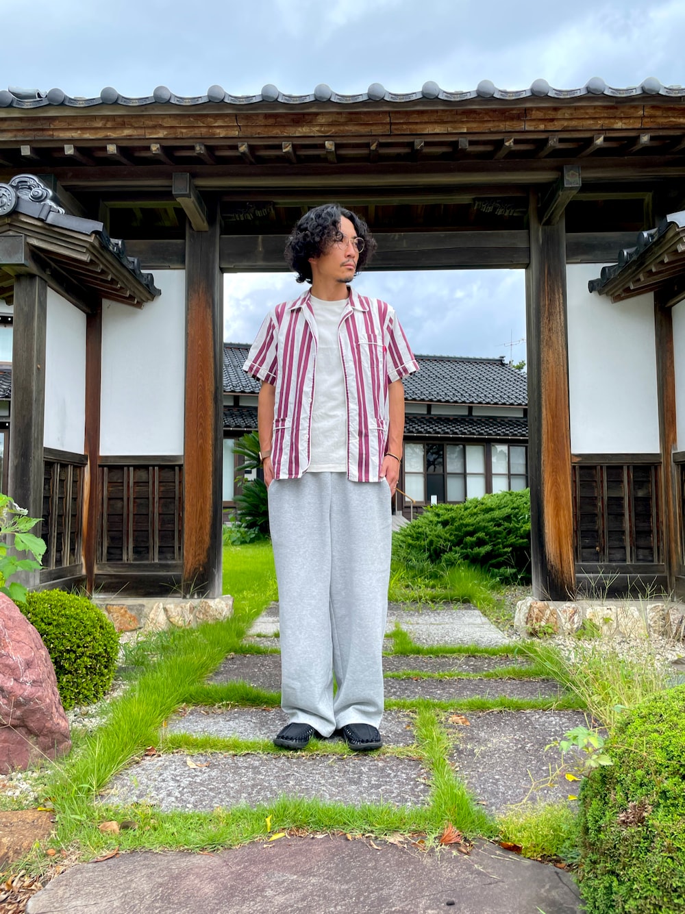 Supreme のアイテムを使った「パジャマシャツ」の人気ファッション