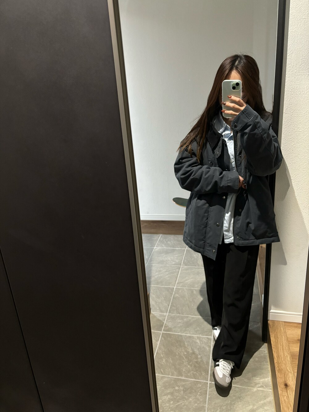 「オトナカジュアル、オトナ女子、冬アウター、シンプル、パンツスタイル、今日のコーデ、スニーカー」｜「CPCMの襟コーデュロイ中綿ハンティングジャケット（その他アウター、ブラック系）」を使った、saachanさん（レディース・150cm）の冬コーディネートの1枚目の写真