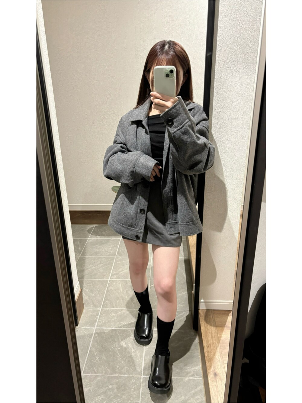 「秋のコーデ、休日スタイル、低身長女子、低身長コーデ、秋冬、グレー」｜「UNIQLOのアイテム（シューズ、ブラック系）」を使った、saachanさん（レディース・150cm）の秋コーディネートの1枚目の写真