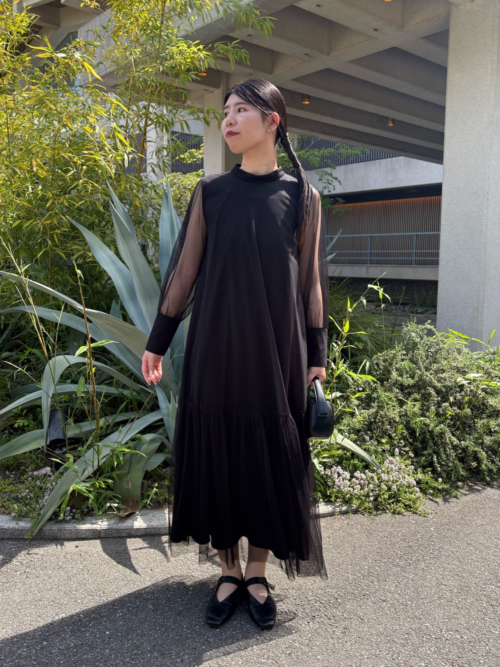 「最近のいい感じコーデ、大人カジュアル、春夏コーデ、ワンピース、休日スタイル、今日のコーデ、大人コーデ、大人かわいい、結婚式、オケージョン、パーティースタイル、お呼ばれスタイル、きれいめ、ママコーデ、高身長女子」｜「CAPRICIEUX LE'MAGEの【オケージョンアイテム】【サイズ展開あり】チュールハイネックワンピース（ワンピース、ブラック系）」を使った、gussan_lemageさん（骨格ウェーブ・レディース・168cm）の春コーディネートの1枚目の写真