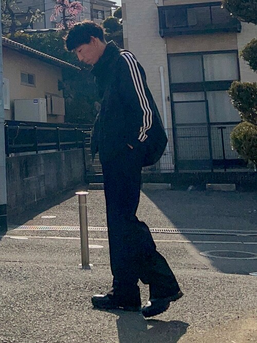 adidas(アディダス)の「アディカラー スリーストライプス 長袖 adidas(アディダス)の「アディカラー スリーストライプス 長袖