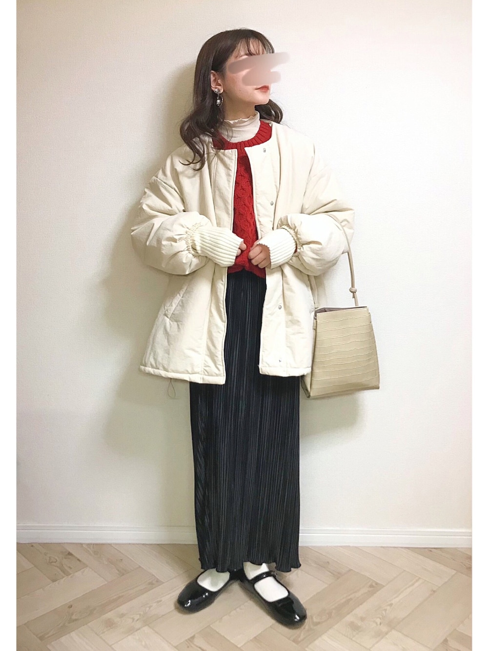 「クリスマスに着たい服、秋冬コーデ、クリスマス、冬、プチプラ、UNIQLO、モンスターコート、カラーニット」｜「tiptopのスタンドカラー2wayブルゾン（ブルゾン、ホワイト系）」を使った、もも⋆*さん（レディース・155cm）の冬コーディネートの1枚目の写真