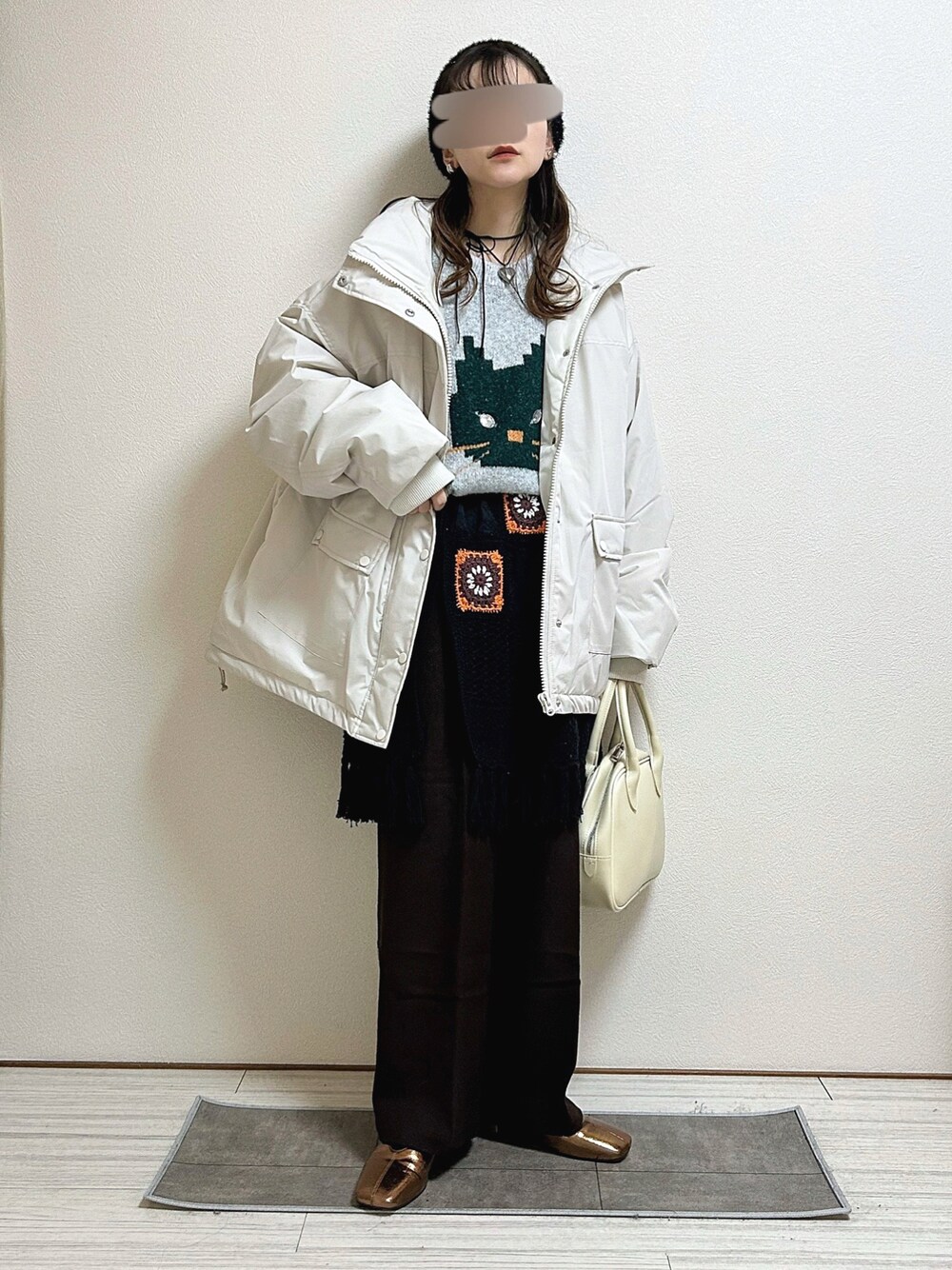「冬コーデ、ホワイトコーデ、クリスマスに着たい服、マイベストコーデ2024、あったかコーデ、休日スタイル、きれいめカジュアル、オトナ女子、ニットコーデ、キレイめ、ブルゾン、tiptop、低身長」｜「tiptopの【ZOZO限定アイテム】モンスタースタンドブルゾン（ブルゾン、ホワイト系）」を使った、もも⋆*さん（骨格ナチュラル・レディース・155cm）の冬コーディネートの1枚目の写真