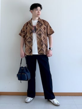 「TAKEO KIKUCHI（タケオキクチ）の【吸汗速乾】タイル柄プリント 半袖シャツ（シャツ/ブラウス、ブラウン系）」を使った、イッシーさん（メンズ・172cm）の夏コーディネート