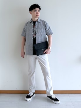 「TAKEO KIKUCHI（タケオキクチ）の播州織り 千鳥 半袖シャツ（シャツ/ブラウス、グレー系）」を使った、イッシーさん（メンズ・172cm）の夏コーディネート