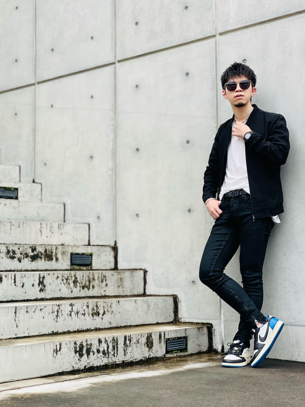 「スニーカー、秋のコーデ、サングラス、モノトーン、休日スタイル、Dior、休日コーデ、ootd、HERMES、theory、モノトーンコーデ、TOMFORD、登坂広臣、おしゃれさんと繋がりたい、いいね、save、フォローお願いします🤑」｜「TOM FORD EYEWEARのアイテム（サングラス、ブラック系）」を使った、Ｋ🅰ＺＵさん（メンズ・172cm）の秋コーディネートの1枚目の写真