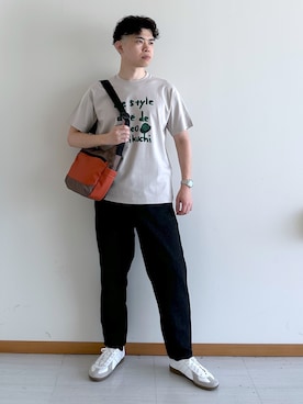 「TAKEO KIKUCHI（タケオキクチ）の水彩ペイント アートロゴTシャツ（Tシャツ/カットソー、ベージュ系）」を使った、イッシーさん（メンズ・172cm）の夏コーディネート