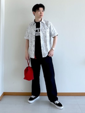 「TAKEO KIKUCHI（タケオキクチ）の【BOWLER HAT LABEL】ビリケンさんプリント 半袖シャツ（シャツ/ブラウス、ホワイト系）」を使った、イッシーさん（メンズ・172cm）の春コーディネート