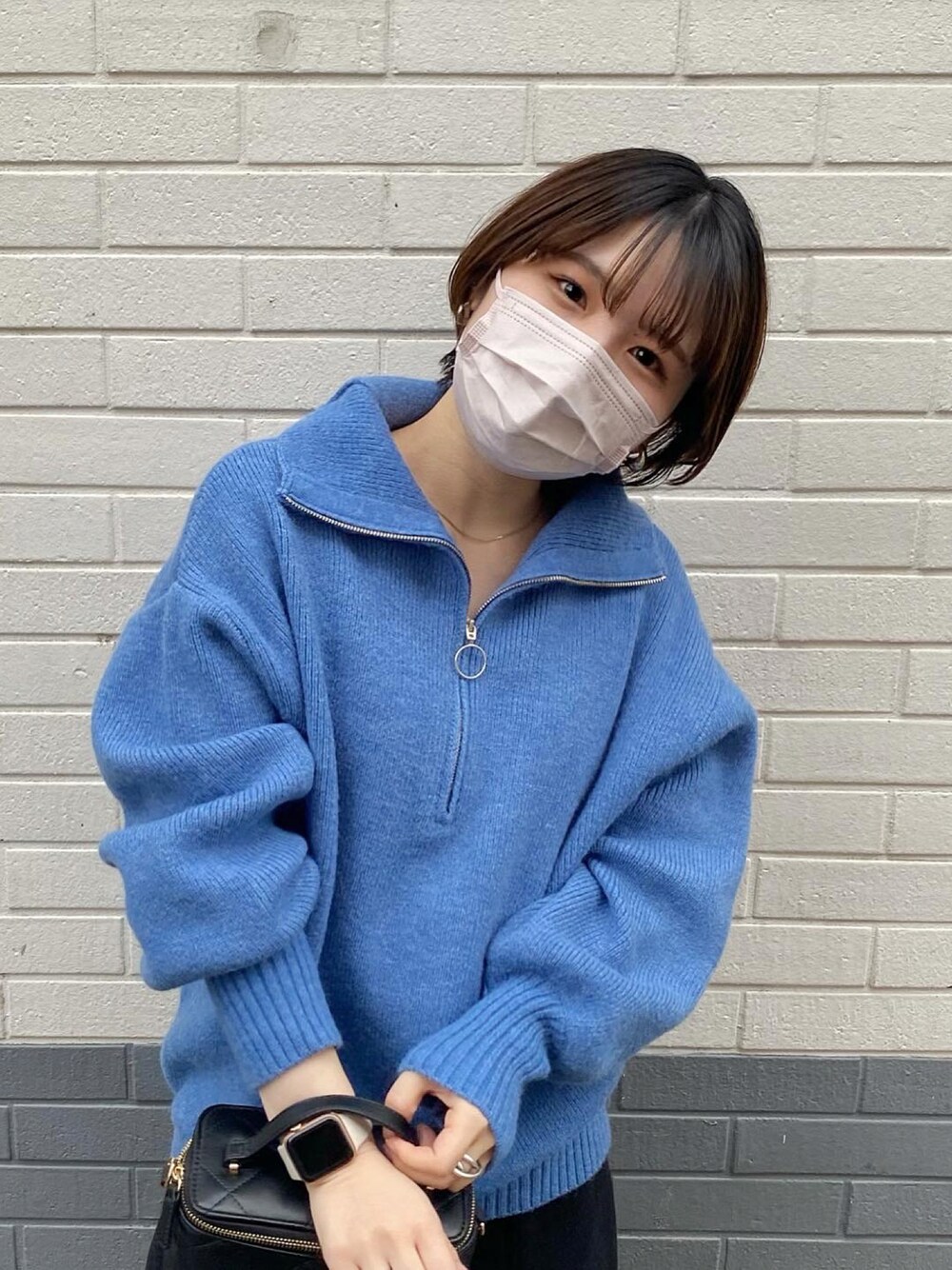 ブルー系のニット/セーター、その他のその他を着用したレディースの冬コーディネートの1枚目の写真