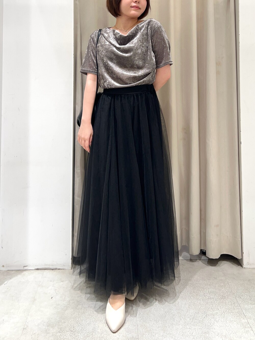 グレー系のTシャツ/カットソー、その他のその他を着用したレディースの夏コーディネートの1枚目の写真