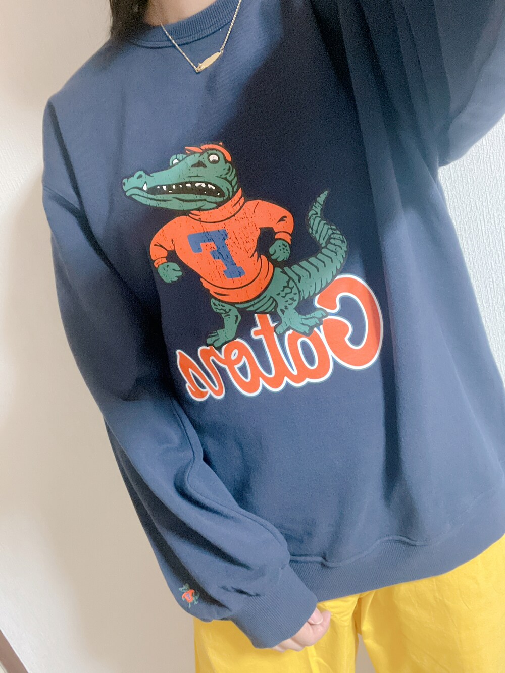 「秋冬コーデ、オーバーサイズ、ストリート、メンズライク、カラーパンツ、アメカジ、discus、CAMP7、back number、Lee」｜「DISCUS ATHLETICの【ＤＩＳＣＵＳ×ＵＮＩＶ．ＦＬＯＲＩＤＡ】 カレッジスウェット　WEB限定（スウェット、ブルー系）」を使った、あぼ☻さん（レディース・164cm）の秋コーディネートの1枚目の写真