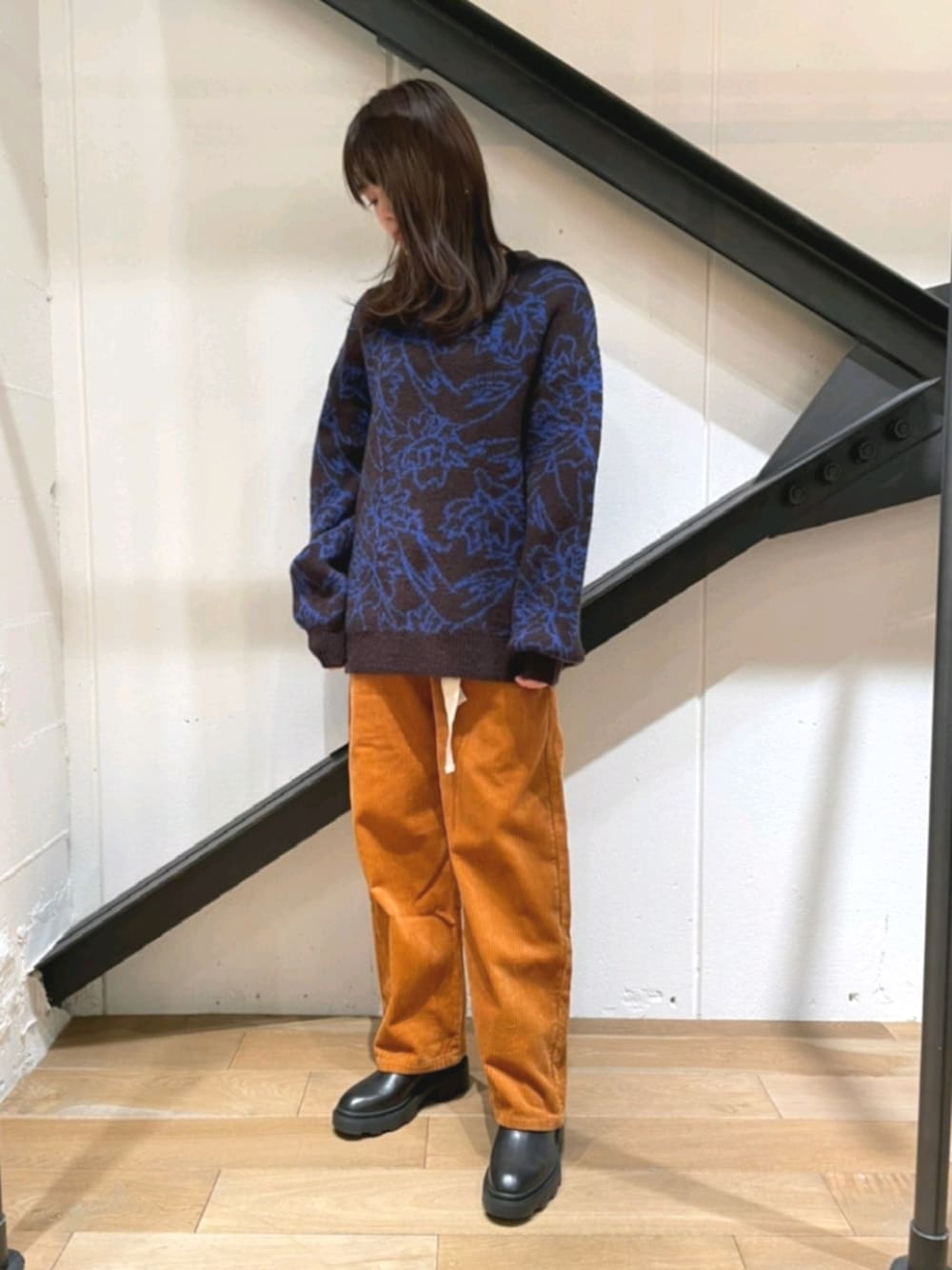 「ニット、柄ニット、コーデュロイ、パンツスタイル、パンツ、ブーツ、カジュアル、あったかコーデ、ブラウン、キャメル、オトナカジュアル、休日スタイル」｜「EACH.のEACH(イーチ ) FLOWER JACQUARD KNIT（ニット/セーター、ブラウン系）」を使った、Yukinob2ndさん（レディース・156cm）の冬コーディネートの1枚目の写真