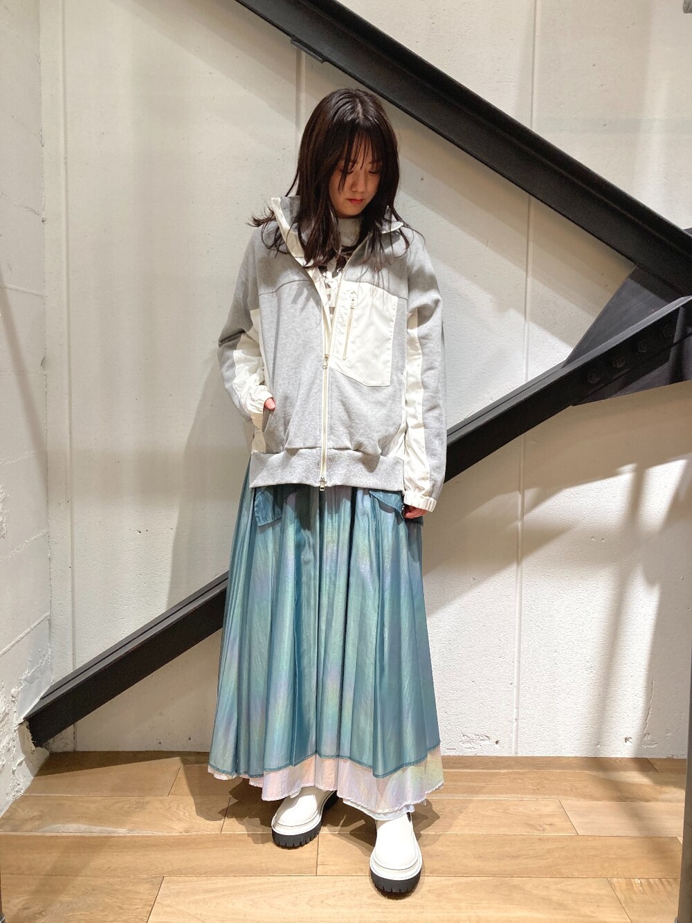 「ロングスカート、スカート、ブルゾン、スウェット、春アウター、サイドゴアブーツ、ブーツ、グレー、休日コーデ、リバーシブル、ロゴT、メタリック、カジュアル」｜「IJIIT&Co.のIJIIT&Co.(イジット&コー) 別注キリカエブルゾン（その他アウター、グレー系）」を使った、Yukinob2ndさん（レディース・157cm）の冬コーディネートの1枚目の写真
