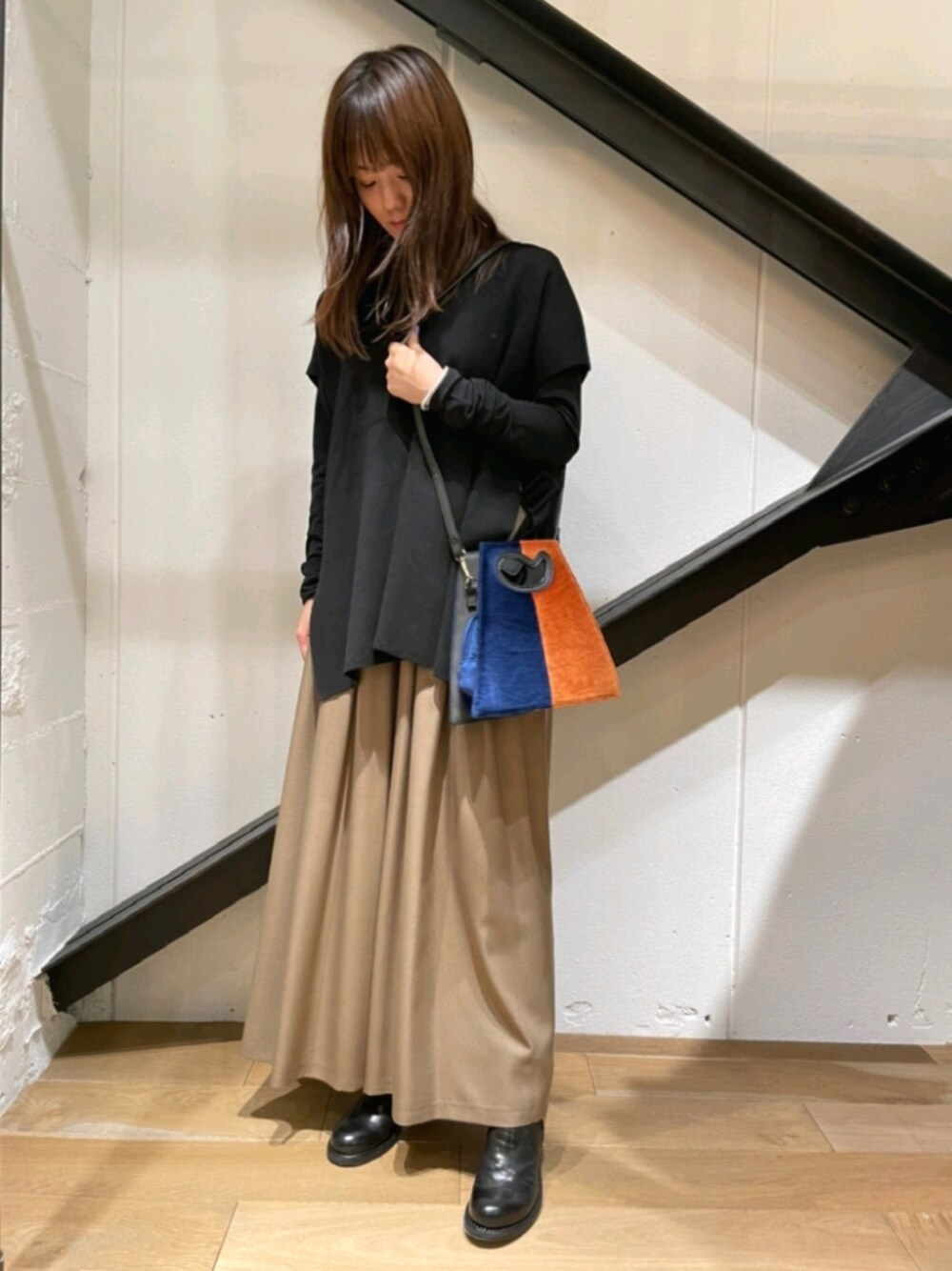 「ワイドパンツ、ブーツ、黒、カジュアル、休日スタイル、オトナカジュアル、オトナ女子、ベスト、秋コーデ」｜「MARECHAL TERREのMARECHAL TERRE（マルシャルテル)  Tack Wide Pants /ZMT214PT323（その他パンツ、ベージュ系）」を使った、Yukinob2ndさん（レディース・156cm）の秋コーディネートの1枚目の写真
