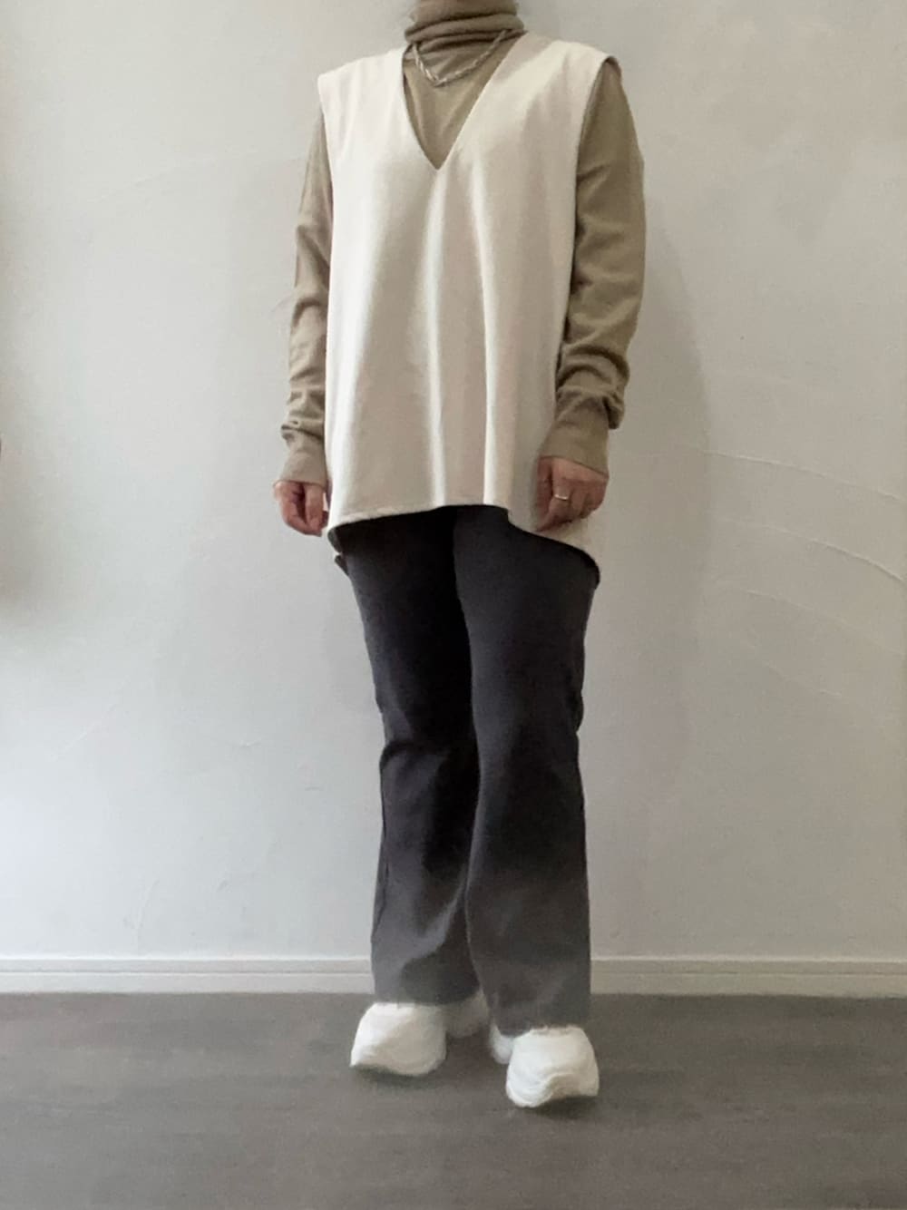 mさんの「リブフレアパンツ（antiqua）」を使ったコーディネートの1枚目の写真
