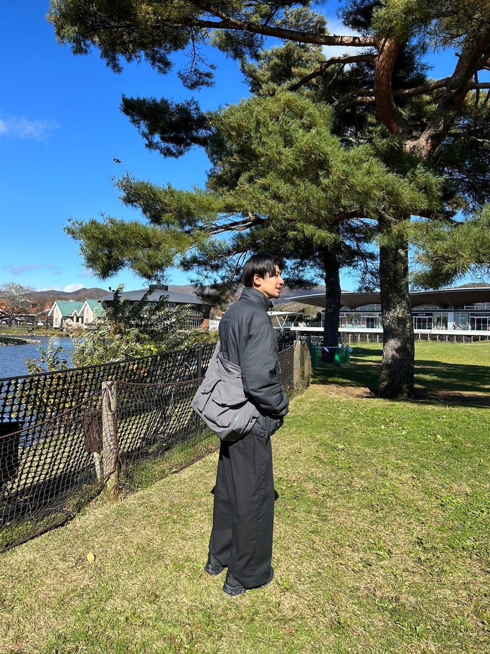 「秋冬コーデ、ユニクロ、ダイワピア39、おしゃれさんと繋がりたい」｜「DAIWA PIER39のDAIWA PIER39 | TECH REVERSIBLE PULLOVER PUFF JACKET MEN（ナイロンジャケット、グレー系）」を使った、shutoさん（メンズ・173cm）の秋コーディネートの1枚目の写真
