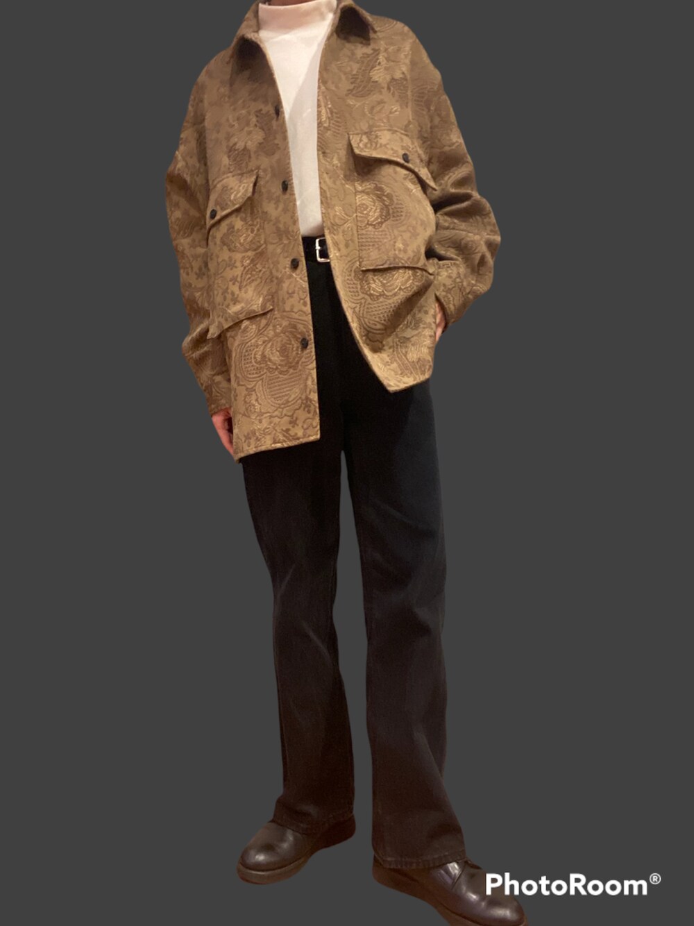 「ビックシルエット、UNIQLO、HARE、おしゃれさんと繋がりたい、オーバーサイズ」｜「HAREのジャガードフラワーパターンシャツ(HARE)（シャツ/ブラウス、ベージュ系）」を使った、shutoさん（メンズ・172cm）の冬コーディネートの1枚目の写真