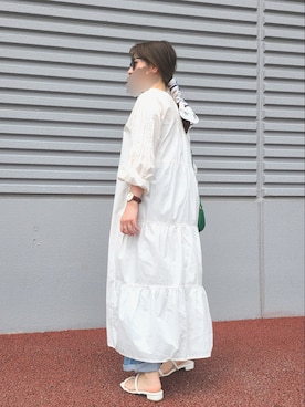 「UNIQLO（ユニクロ）のハイライズワイドストレートジーンズ（デニムパンツ）」を使った、Mioさん（レディース・156cm）の春コーディネート