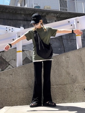 「カラーTシャツ」｜「アイテム（キャップ）」を使った、高野軍曹さん（レディース・158cm）の春コーディネート