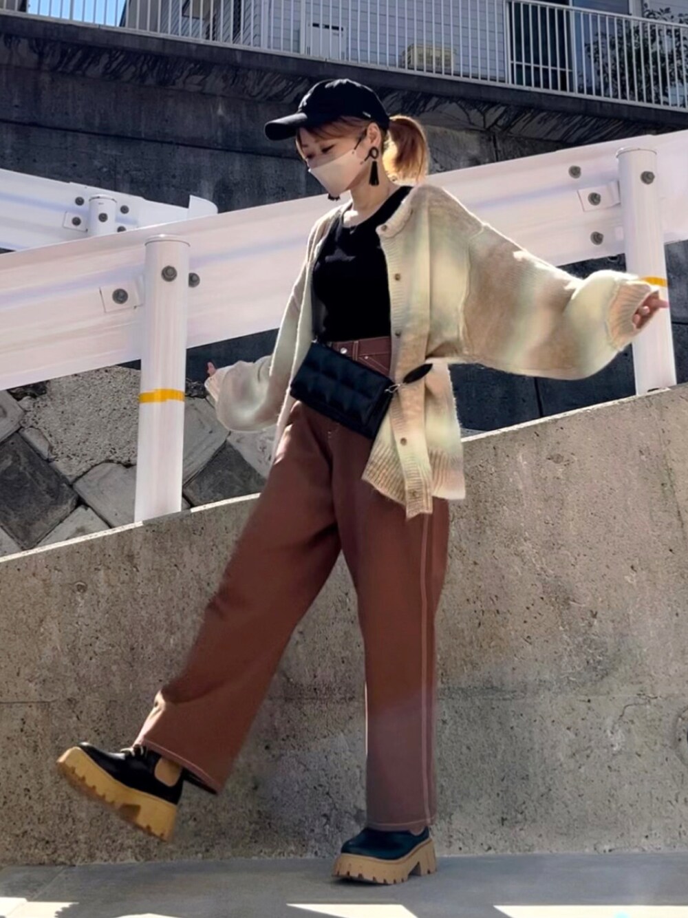 2022年 ブラウン グラデーションデニムパンツ ダメージ加工 2022年 ブラウン グラデーションデニムパンツ ダメージ加工