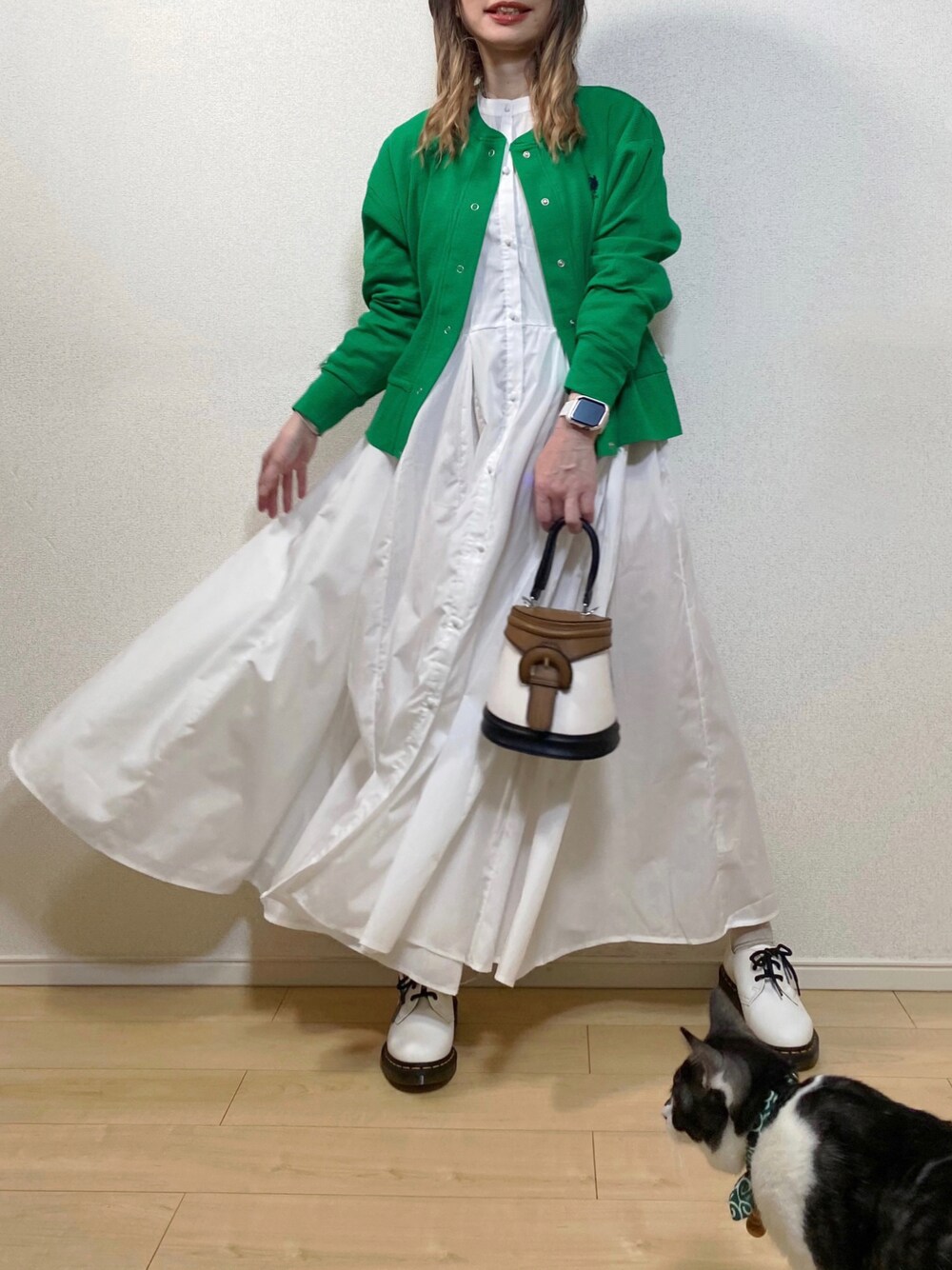 「春コーデ、グリーン、グリーンコーデ、カラーコーデ、カーディガン、ワッフルカーディガン、chacocloset、チャコクローゼット、uspoloassn、シャツワンピ、ロングワンピース、フレアワンピース、SHEIN、マーチン、Dr.Martens」｜「U.S. POLO ASSN.のU.S. POLO ASSN./ユーエスポロアッスン 別注 ワンポイント刺繍 ワッフルリングスナップカーディガン（カーディガン/ボレロ、グリーン系）」を使った、高野軍曹さん（レディース・158cm）の春コーディネートの1枚目の写真