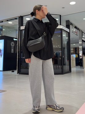 「russet（ラシット）の【お気に入り登録数1万超え】ソフトレザーラウンドショルダーバッグ(CE-1326)（ボディバッグ/ウエストポーチ、ブラック系）」を使った、yyuuuさん（レディース・158cm）の春コーディネート