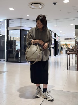 「russet（ラシット）のソフトレザー 2WAYトートバッグ（トートバッグ、グレー系）」を使った、yyuuuさん（レディース・158cm）の夏コーディネート