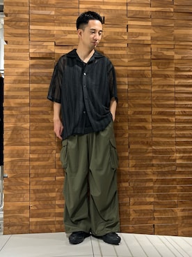 「SENSE OF PLACE by URBAN RESEARCH（センスオブプレイスバイアーバンリサーチ）のワイドカーゴパンツ（その他パンツ、グリーン系）」を使った、takuさん（メンズ・165cm）の春コーディネート