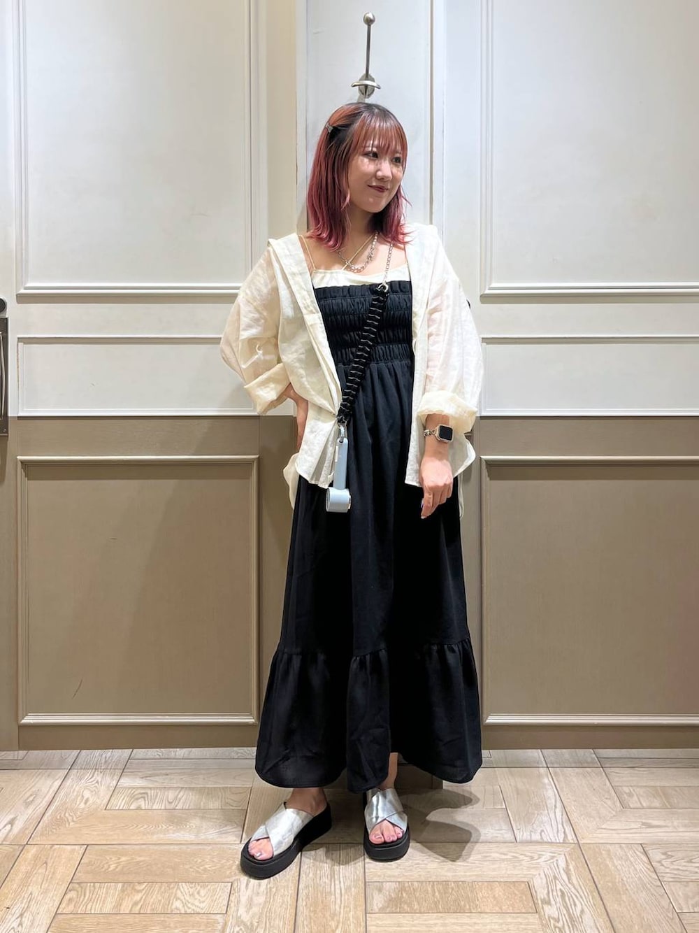 「ゆったり、体型カバー、韓国系、カジュアル、楽ちんコーデ、ローリーズスタイル_LOWRYS FARM、大人女子カジュアル_LOWRYS FARM、骨格ストレート、高見え、ラフ、LOWRYS FARM、着痩せ・細見え」｜「LOWRYS FARMの２ＷＡＹシャーリングワンピース　106268（ワンピース、ブラック系）」を使った、sachiさん（レディース・160cm）の夏コーディネートの1枚目の写真