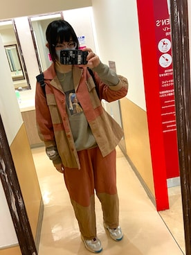 「アイテム（スウェット、ブルー系）」を使った、CHIHOOOOさん（レディース・164cm）の秋コーディネート