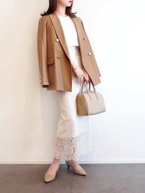 NOBLE ピークドラぺルダブルジャケット ベージュ　34 NOBLE ピークドラぺルダブルジャケット ベージュ 金ボタン 34