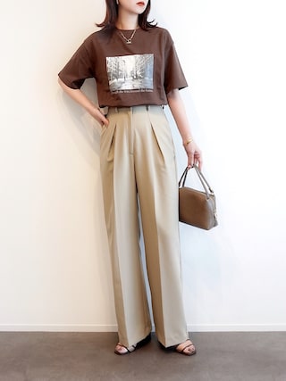 「Emma Taylor（エマテイラー）の【新色追加！】大人ロゴプリントTシャツ（Tシャツ/カットソー）」を使った、haushinkaさん（レディース・157cm）の夏コーディネート