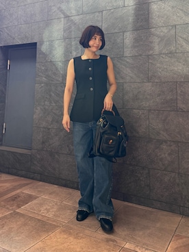 「URBAN RESEARCH ROSSO(アーバンリサーチロッソ)のループツイードスクエアネックジレ(ベスト、ブラック系)」を使った、ERIさん(レディース・158cm)の夏コーディネート