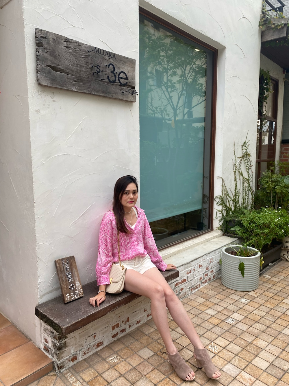 「ootd、Photoshoot、ZARA、Magenakelly、shein、pink、beige、blingbling、spring、rainyday」｜「ZARAのアイテム（シャツ/ブラウス、ピンク系）」を使った、Biffi Fu  🇹🇼さん（レディース・166cm）の春コーディネートの1枚目の写真
