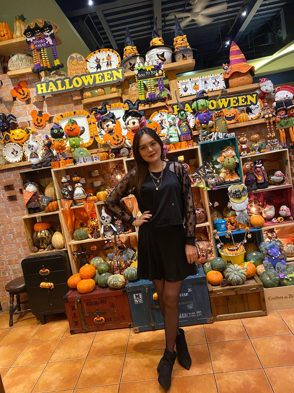 「Photoshoot、ootd、halloween、autumn、pumpkin、cool、Vampire」｜「SHEINのアイテム（ネックレス、ゴールド系）」を使った、Biffi Fu  🇹🇼さん（レディース・166cm）の秋コーディネートの1枚目の写真