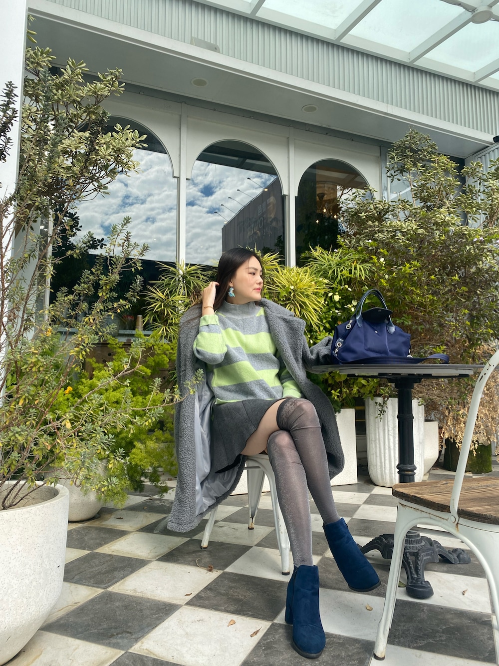 「Photoshoot、winter、ootd、shein、LONGCHAMP、Daniel Wellington、ANNASUI、plants」｜「Ellensdreamのアイテム（イヤリング、グリーン系）」を使った、Biffi Fu  🇹🇼さん（レディース・166cm）の冬コーディネートの1枚目の写真