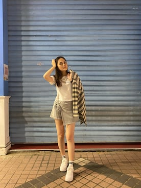 「PULL&BEAR（プルアンドベア）のアイテム（Tシャツ/カットソー、ホワイト系）」を使った、Biffi Fu  🇹🇼さん（レディース・166cm）の秋コーディネート