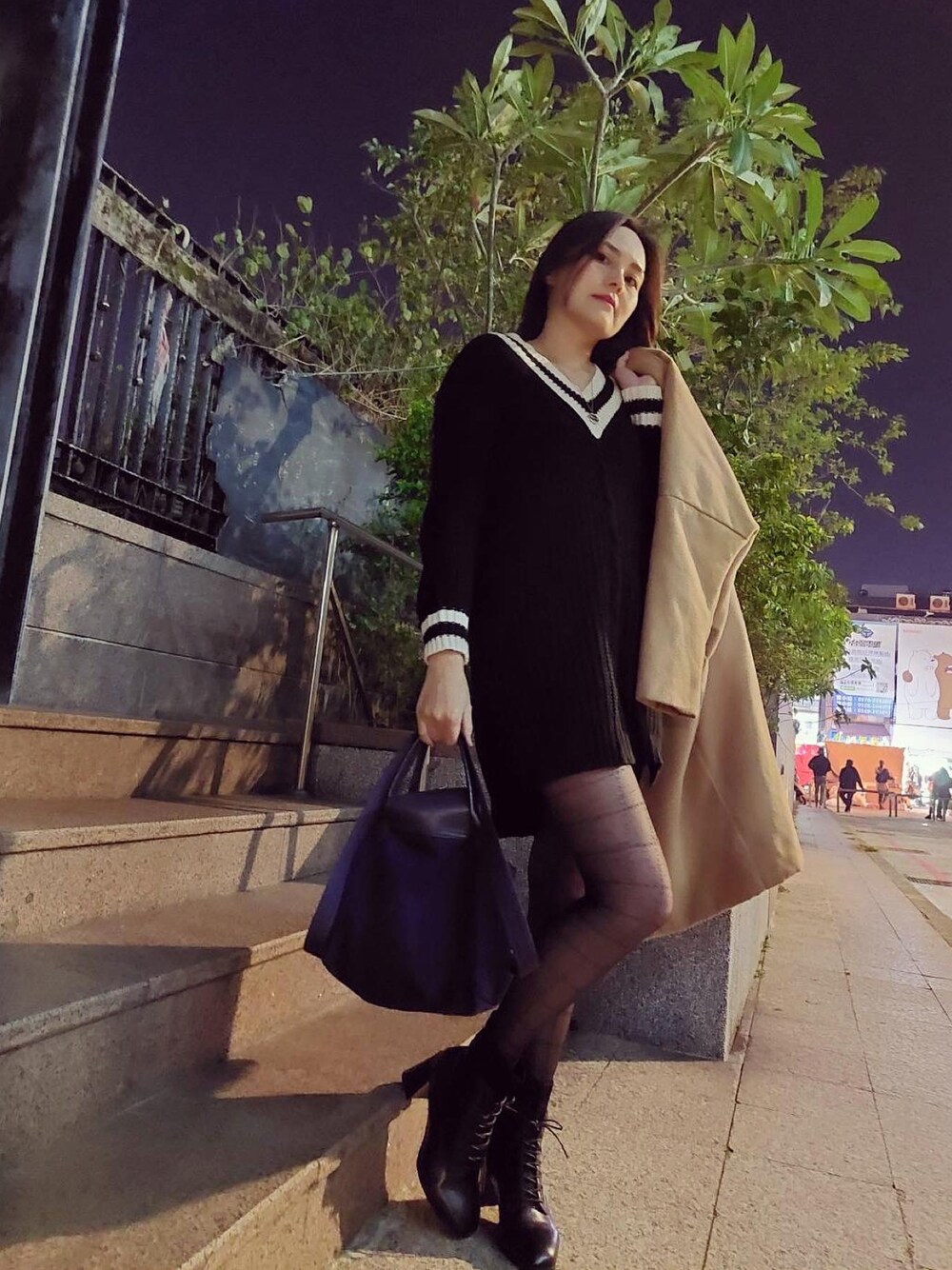 「ootd、Photoshoot、night、winter、guess、Daniel Wellington、shein、LONGCHAMP、ANNA SUI」｜「Daniel Wellingtonのアイテム（ブレスレット、ゴールド系）」を使った、Biffi Fu  🇹🇼さん（レディース・166cm）の冬コーディネートの1枚目の写真