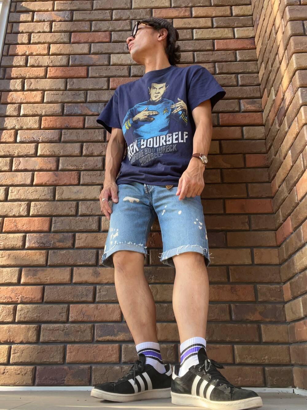 「メンズコーデ、休日コーデ、メガネ男子、メンズファッション、ブルー」｜「USEDのアイテム（Tシャツ/カットソー、ブルー系）」を使った、TOMOFUMI KUMAZAKIさん（メンズ・165cm）の秋コーディネートの1枚目の写真