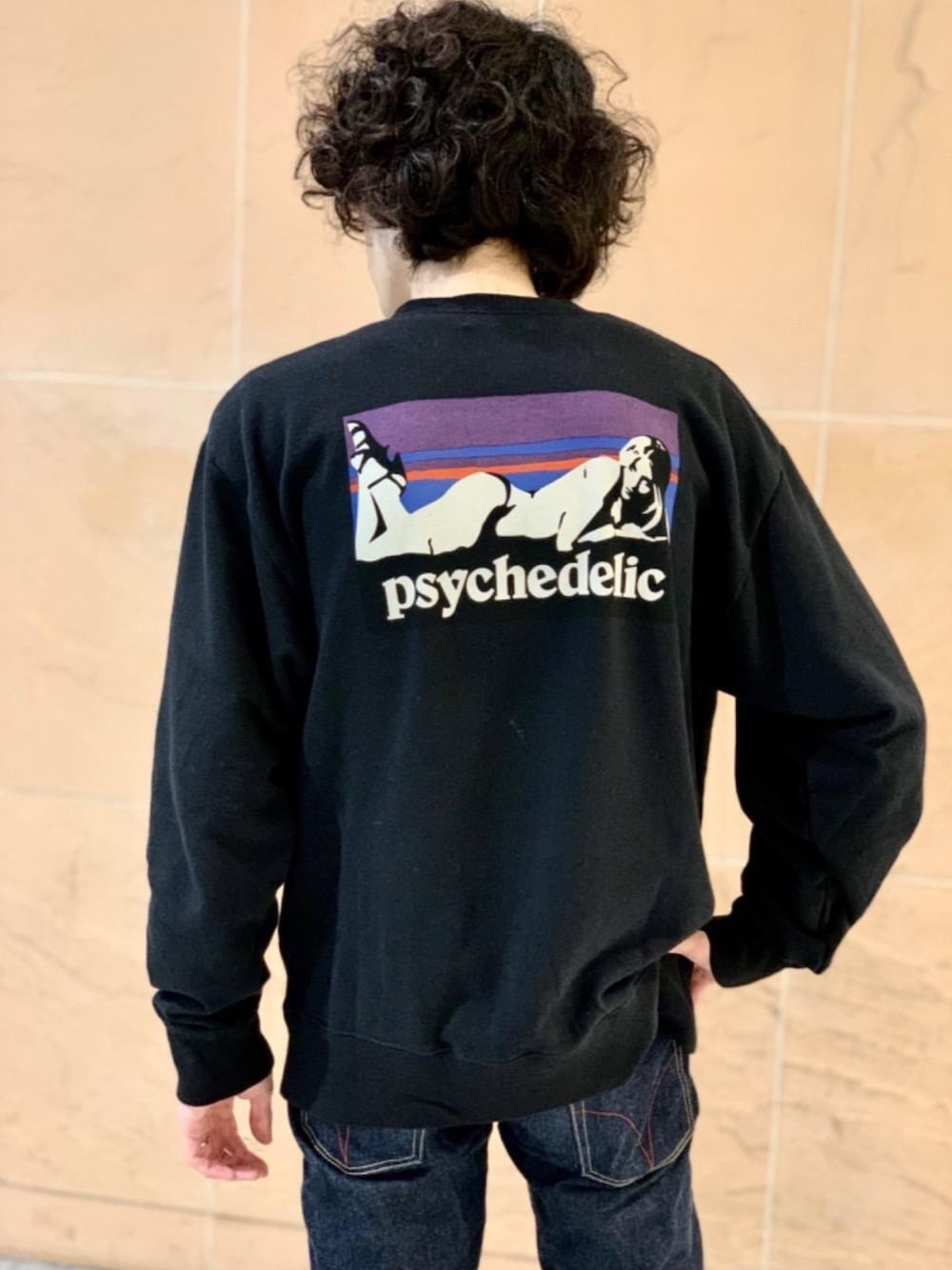 「スウェット、シンプルコーデ、ヒステリックグラマー、バッグプリント、アメカジコーデ、でにむ、hysteric glamour、秋🍁コーデ」｜「HYSTERIC GLAMOURのデニムスリムストレートパンツ（デニムパンツ、ブルー系）」を使った、ikechanさん（メンズ・171cm）の秋コーディネートの1枚目の写真